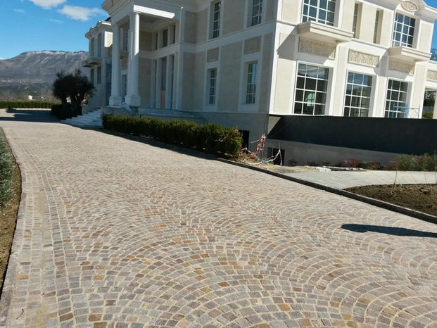 Plm pavimenti in pietra in sampietrini per esterno alezio plm ... Esterni in pietra